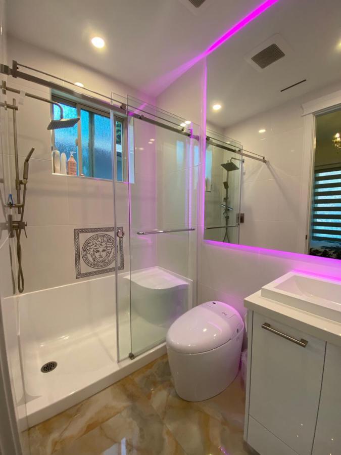 Milano Luxury Suites แวนคูเวอร์ ภายนอก รูปภาพ